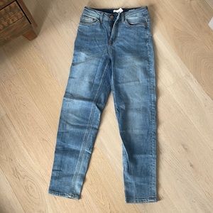 H&M Girlfriend jeans
